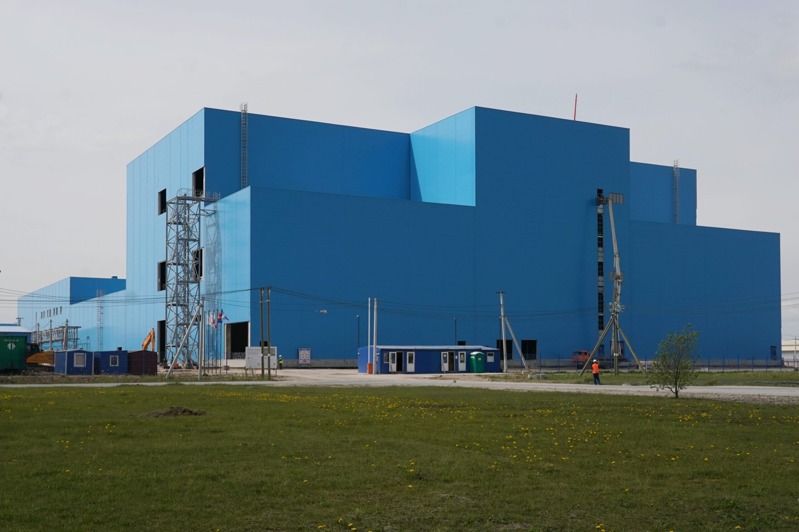 Строительство первой российской гигафабрики литий-ионных аккумуляторов в Калининградской области: важный шаг к энергетической независимости